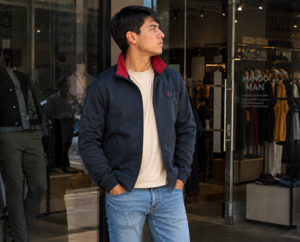 ChatGPT Image 4 ago 2026, 07_51_33 p.m. Chaqueta Casual con Cuello Alto