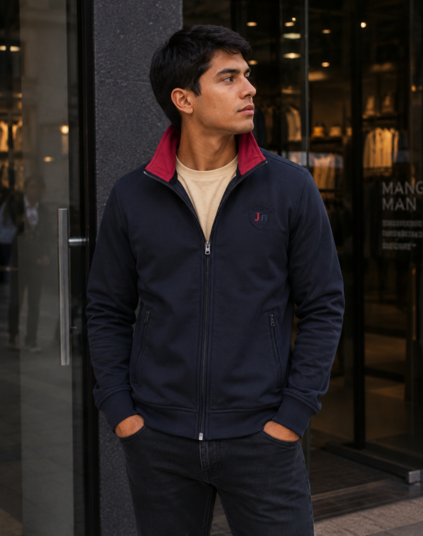ChatGPT Image 4 ago 2026, 07_56_32 p.m. Chaqueta Casual con Cuello Alto
