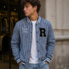 ChatGPT Image 5 ago 2026, 10_38_32 a.m. Casaca Béisbol Varsity Hunter Story
